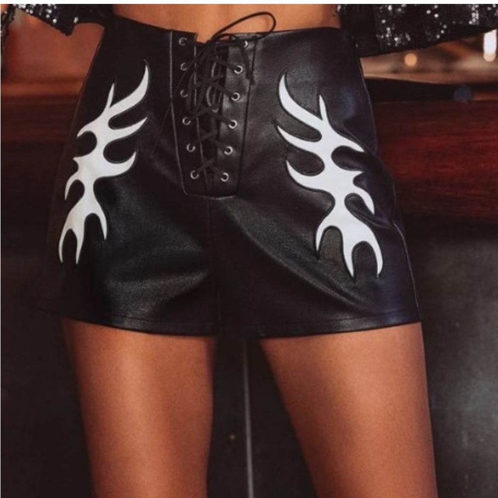 WESTERN STYLE SHORTS WITH ADJUSTABLE FRONT TIE